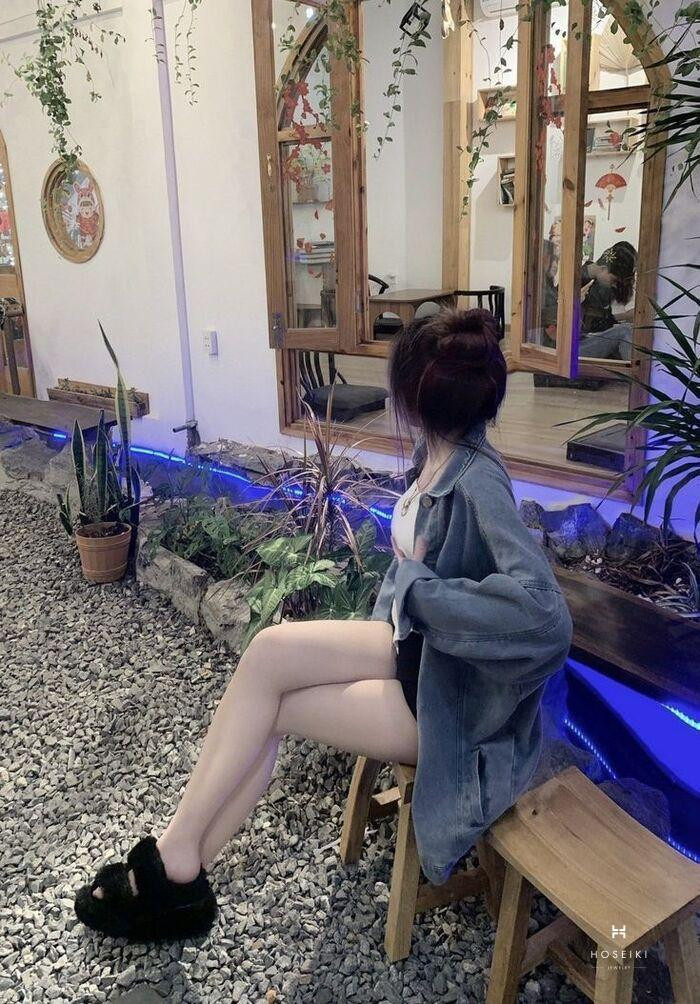 ảnh gái xinh che mặt sau mái tóc