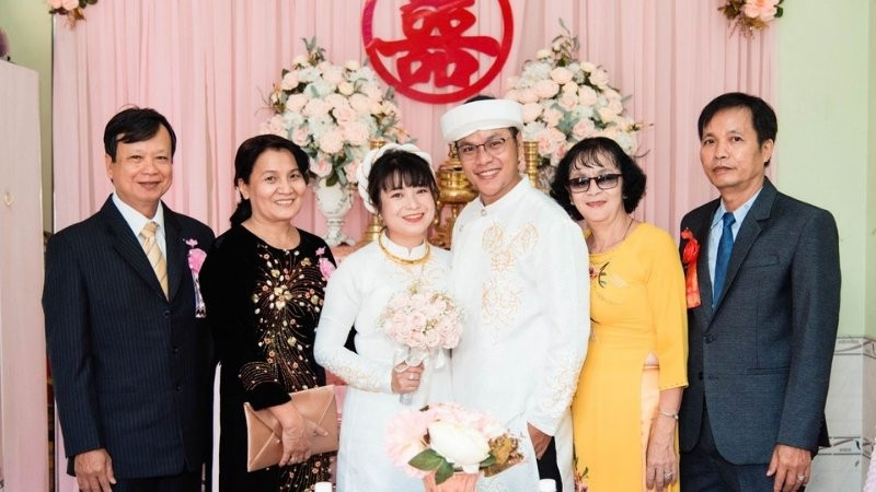 Ảnh gia đình sum vầy trong ngày vui của con cái