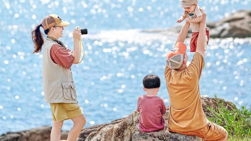 Ảnh gia đình tràn ngập tiếng cười và tình yêu thương