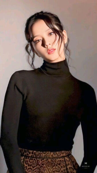 Anh Jisoo voi ve dep thanh lich va quy phai