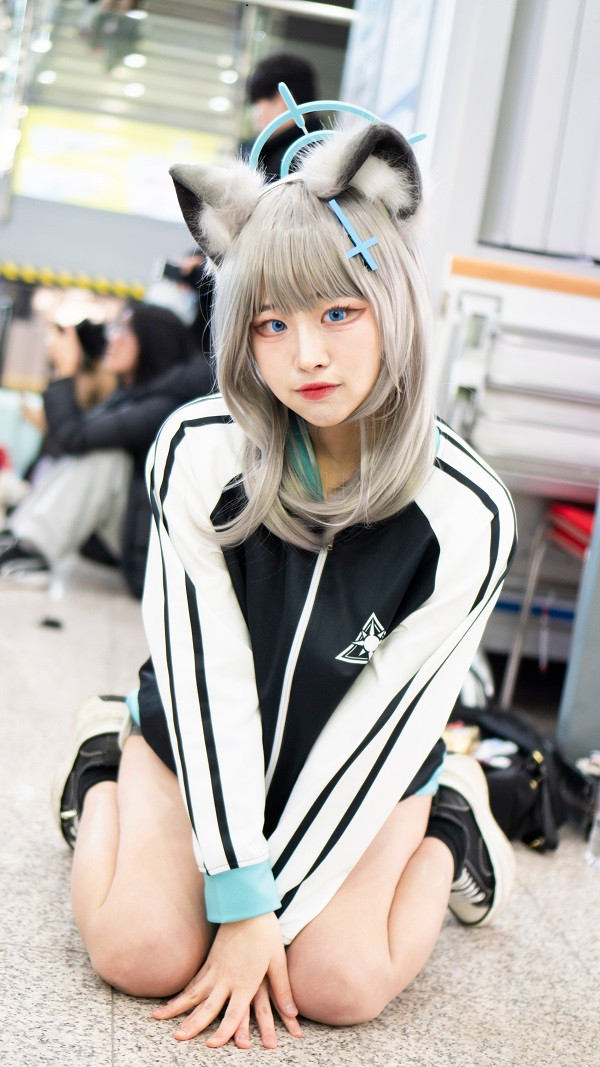 Ánh mắt lạnh lùng nhưng vẫn phảng phất nét dịu dàng của Shiroko