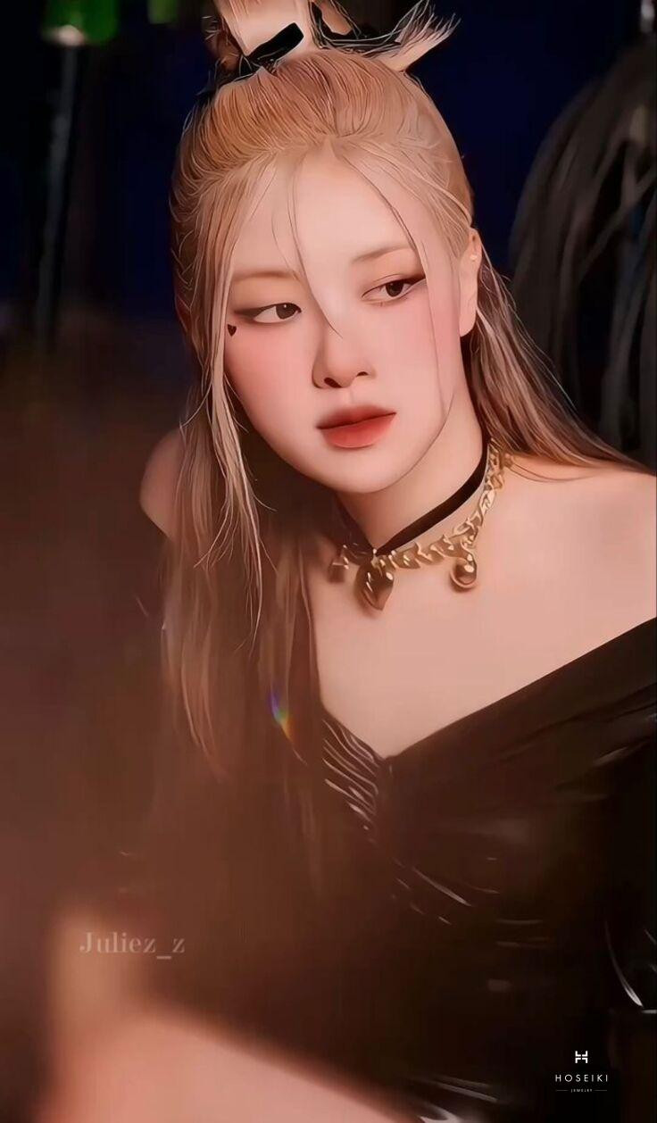 Ánh mắt sắc sảo làm nên vẻ đẹp Rosé ngầu