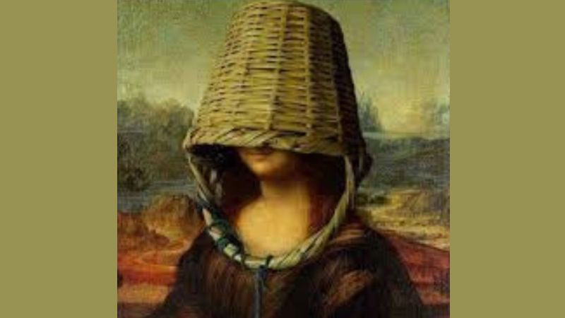 Ảnh meme cute diễn tả hành động đội quần, thể hiện sự ngượng ngùng