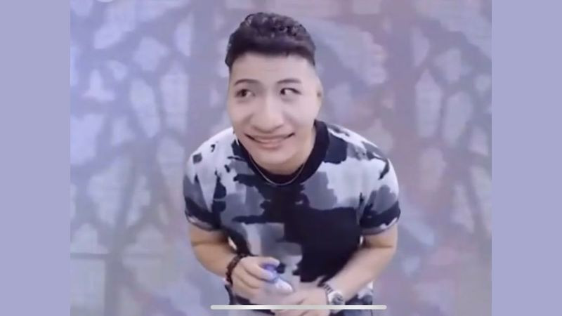 Ảnh meme Super Idol, biểu tượng của bài hát gây sốt trên mạng