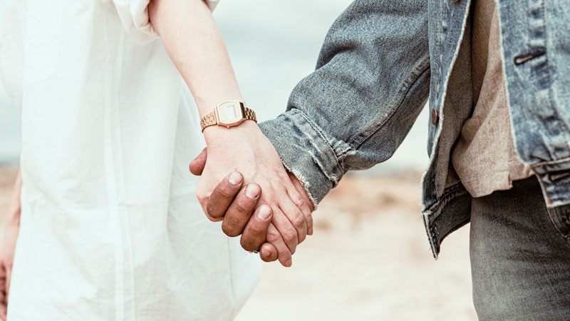 Ảnh nắm tay đơn giản nhưng tinh tế, có thể dùng làm ảnh đại diện