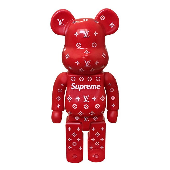 Ảnh nền Bearbrick với họa tiết monogram đặc trưng của Louis Vuitton