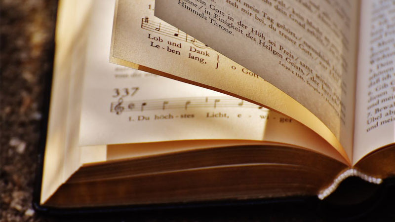 Ảnh nền đẹp sách và ly cà phê