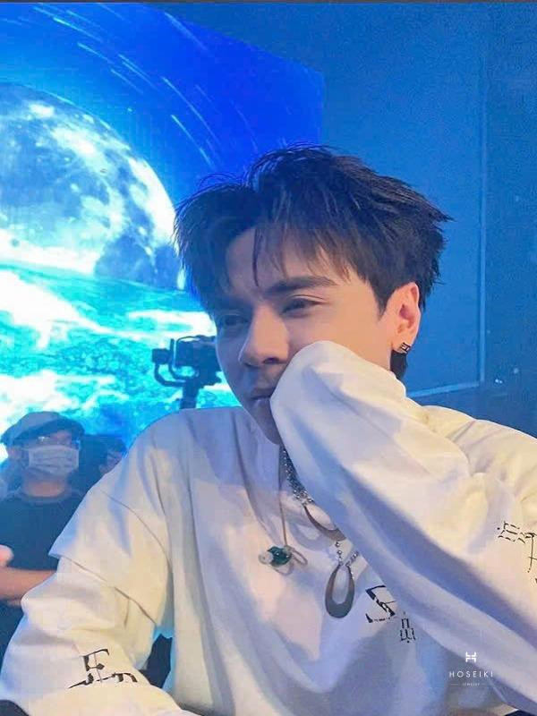 Ảnh ngầu mang đến cảm giác mạnh mẽ và đầy nội lực tiềm ẩn