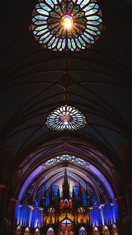 Ảnh nhà thờ cổ kính với tháp chuông