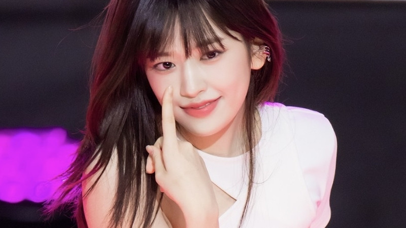 Ảnh nữ ca sĩ An Yu-jin của nhóm IVE với vẻ đẹp trẻ trung