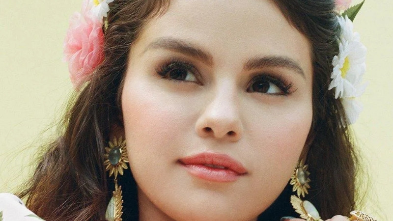 Ảnh nữ ca sĩ người Mỹ Selena Gomez với vẻ đẹp trưởng thành