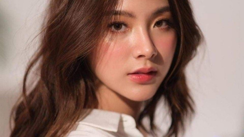 Ảnh nữ diễn viên Baifern Pimchanok với biểu cảm đáng yêu