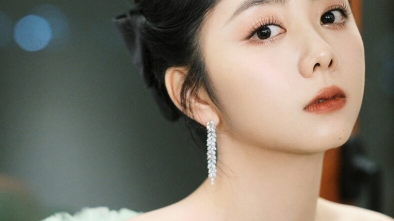 Ảnh nữ diễn viên Đàm Tùng Vận với vẻ trẻ trung bất ngờ