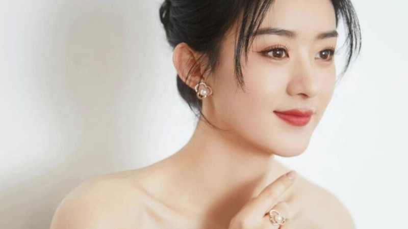 Ảnh nữ diễn viên Triệu Lệ Dĩnh với nụ cười tươi