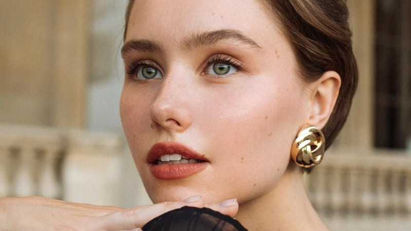 Ảnh nữ người định hình phong cách Ksenia Kov với vẻ ngoài thời thượng