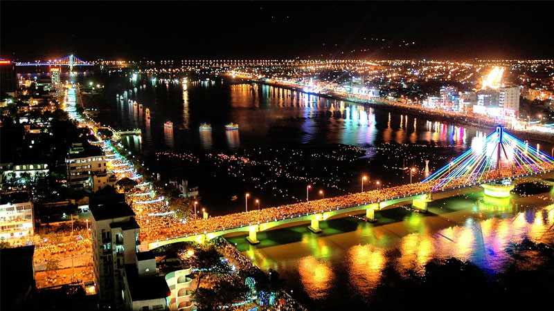 ảnh sad người ngồi trên ghế đá công viên ban đêm