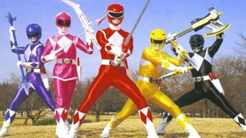 Ảnh siêu nhân Gao cùng các robot chiến đấu chống lại kẻ thù