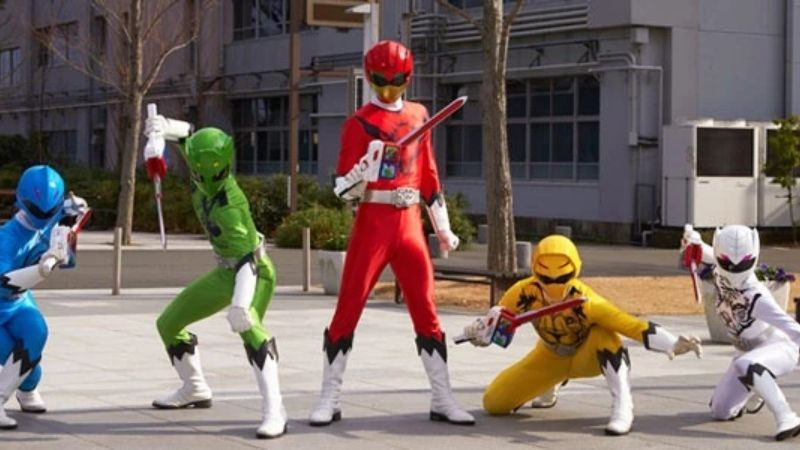 Ảnh siêu nhân Gao trong tư thế đối đầu với kẻ thù