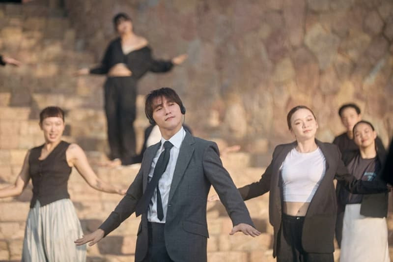 Ảnh Sơn Tùng cuốn hút trong MV &quot;Đừng làm trái tim anh đau&quot;