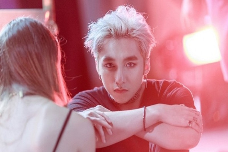 Ảnh Sơn Tùng thể hiện cảm xúc trong MV