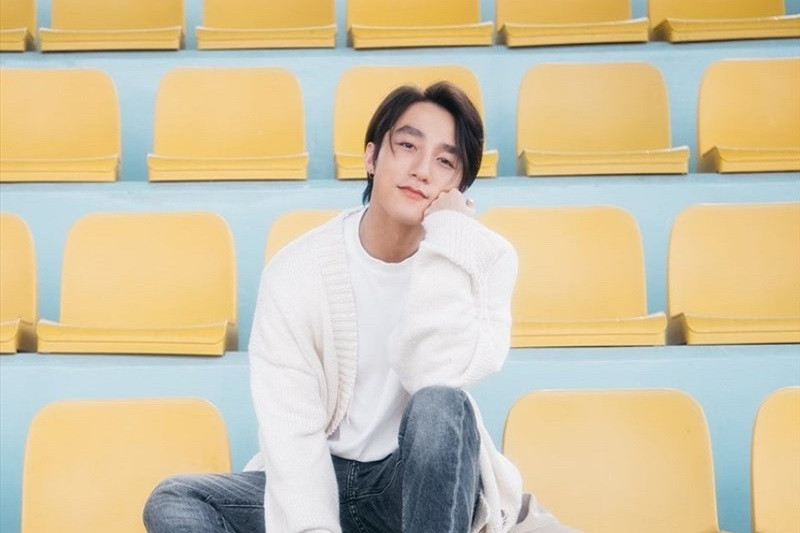 Ảnh Sơn Tùng trẻ trung, vui tươi trong MV mới