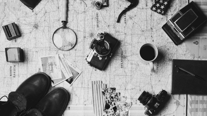 Vẻ Đẹp Vượt Thời Gian Của Ảnh Trắng Đen Ảnh tĩnh vật đen trắng với các vật dụng đơn giản