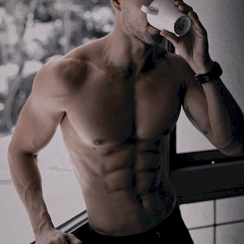 Ảnh trai 6 múi đang uống cafe