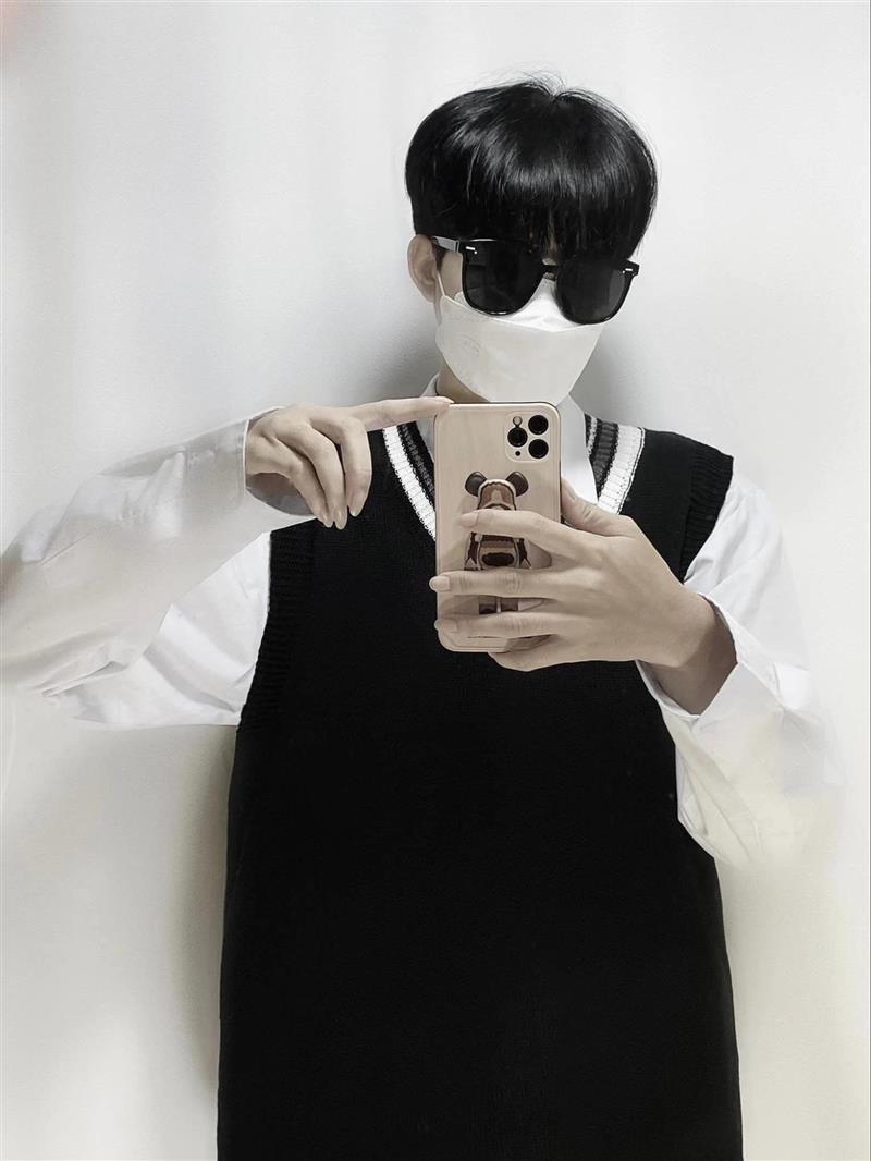 Ảnh trai đẹp đeo khẩu trang trắng với phong thái siêu chất