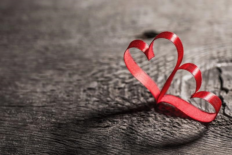 Ảnh trái tim độc đáo từ bóng đèn neon