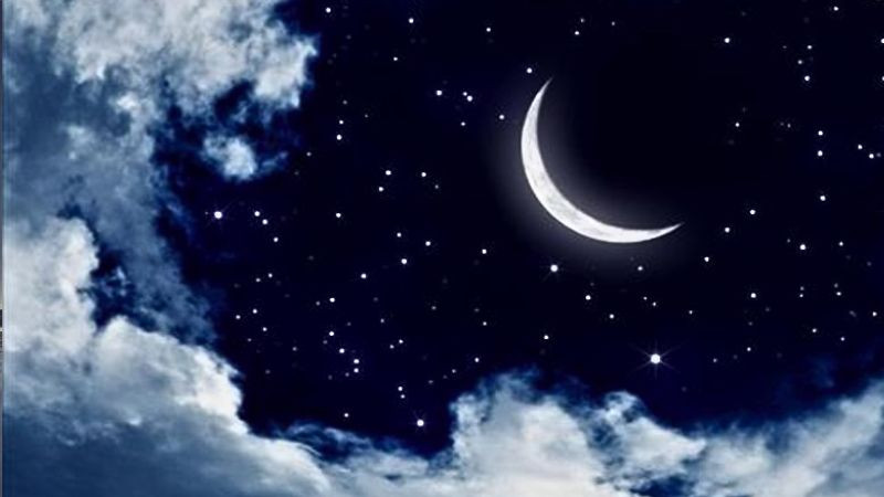 Ảnh trăng lưỡi liềm trên bầu trời đêm