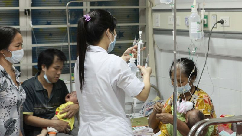 Ảnh truyền nước được thực hiện bởi nhân viên y tế chuyên môn