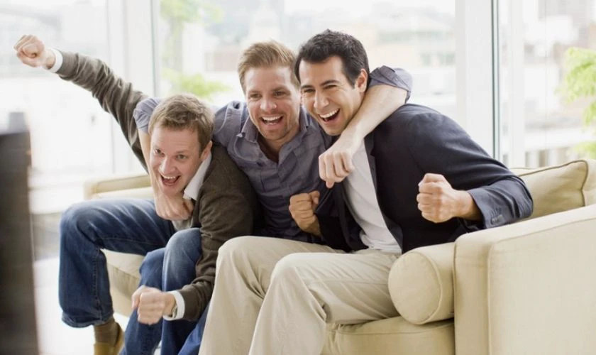 Hình ảnh đẹp mừng ngày Quốc tế Đàn ông 19/11 Ảnh về tình bạn và đồng đội của nam giới trên sân bóng