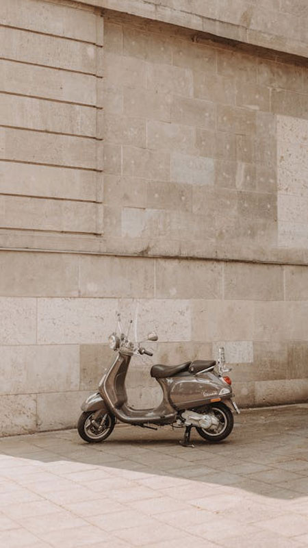 Ảnh xe máy cafe racer cổ điển pha lẫn hiện đại