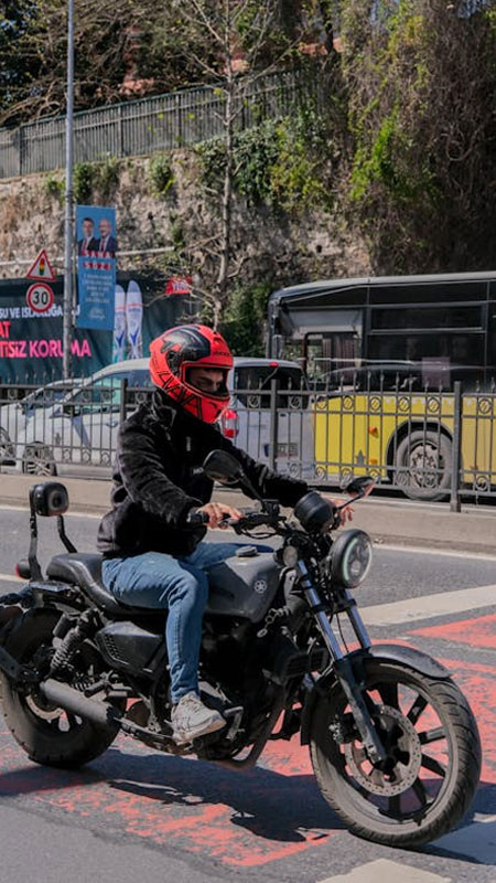 Ảnh xe máy naked bike với thiết kế hầm hố và ấn tượng