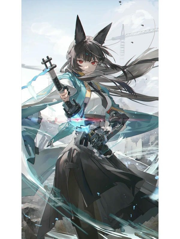 Anime girl cầm kiếm trong trang phục chiến đấu