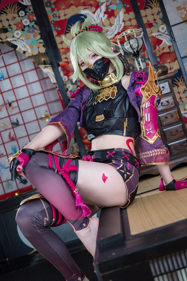 Áo choàng và phụ kiện cosplay Kuki Shinobu được đầu tư tỉ mỉ