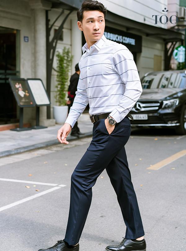 Phối áo dài xanh rêu cùng quần màu kem cho diện mạo nền nã và ấm áp