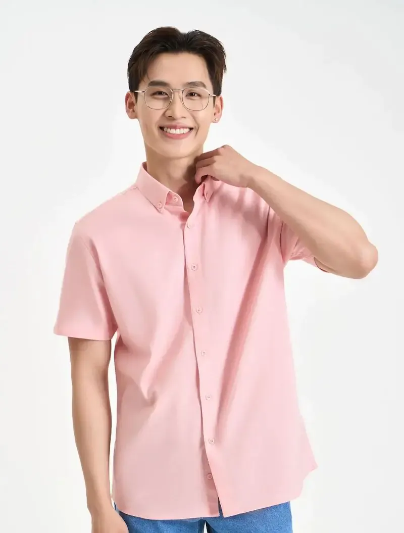 Ao hong phoi voi quan mau gi nam cung quan be nhe nhang