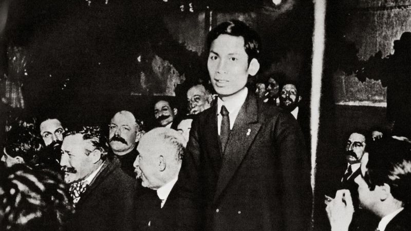 Bác Hồ lãnh đạo nhân dân giành chiến thắng