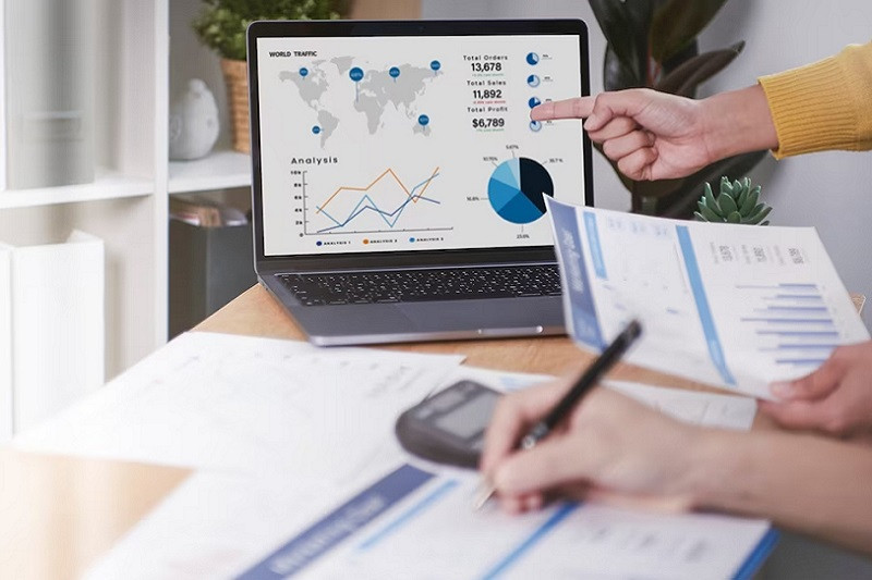 Bản chất tài chính: Vận động của tiền tệ thể hiện quan hệ phân phối giá trị xã hội.