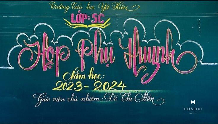 Bảng họp phụ huynh minh họa tầm quan trọng của sự đồng hành từ gia đình học sinh