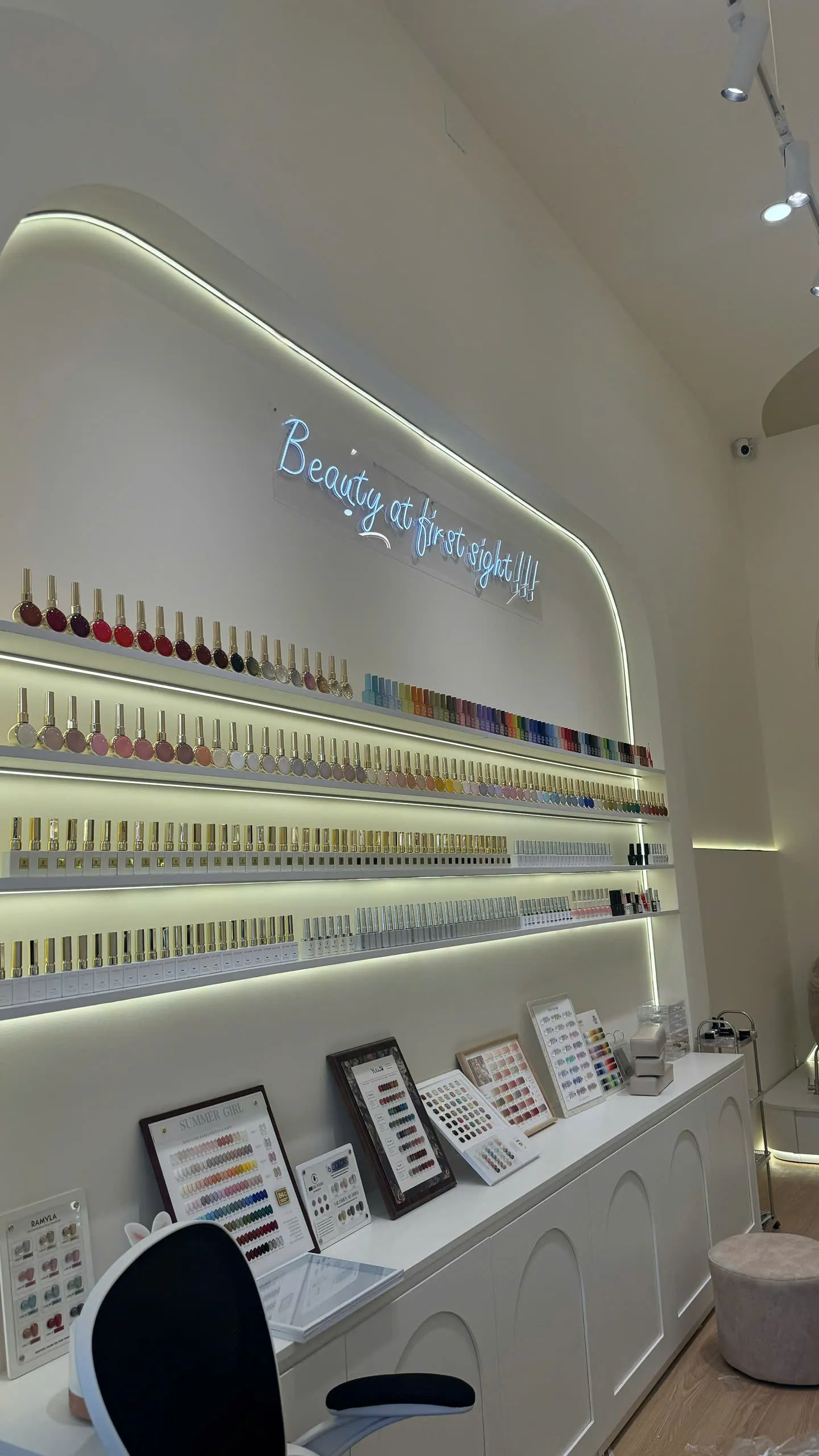 Bảng màu da đa dạng, minh họa sự phong phú của màu nude trong nghệ thuật và thiết kế