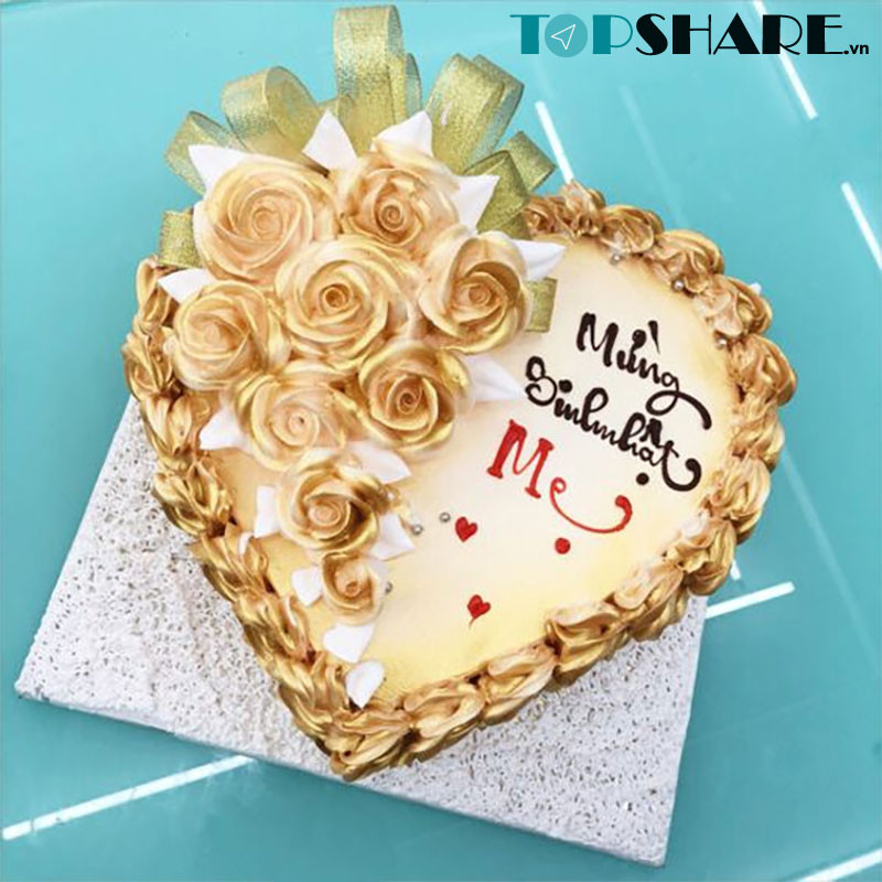Tổng Hợp Hình Ảnh Bánh Sinh Nhật Đẹp Độc Đáo Bánh sinh nhật hình trái tim màu đỏ được trang trí hoa hồng kem