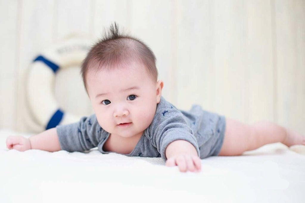 Bé trai dễ thương vô cùng