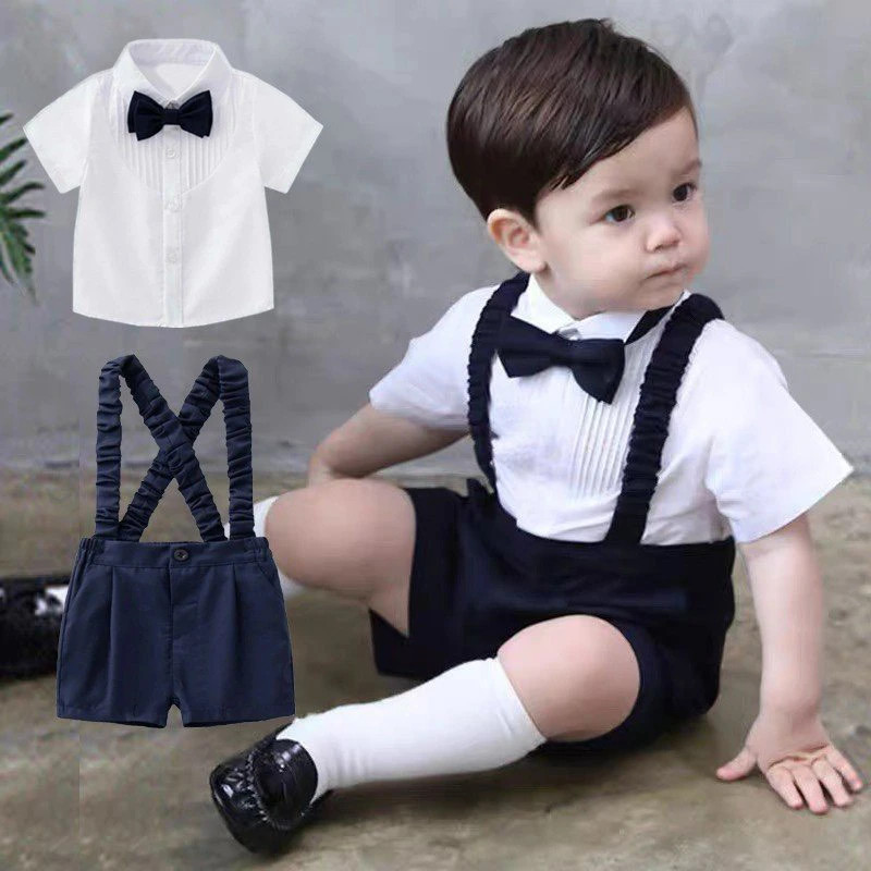 Bé trai đi học ngộ nghĩnh