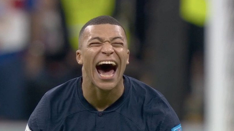 Biểu cảm &quot;khó đỡ&quot; của người nổi tiếng thành meme