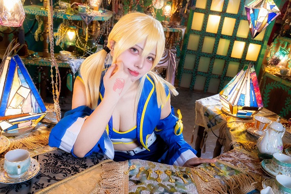 Biểu cảm tinh nghịch của cosplayer khiến fan thích thú