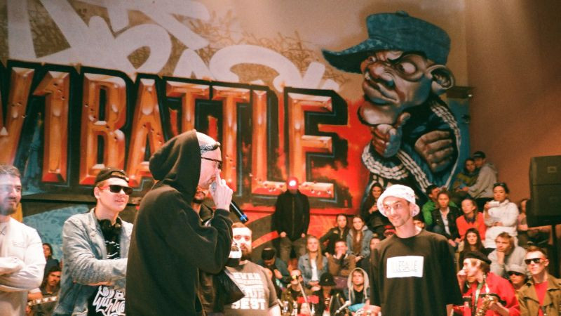 Biểu tượng của tình anh em và sự đoàn kết trong cộng đồng rap và văn hóa Hip-Hop, nơi Homie mang ý nghĩa chiến hữu.