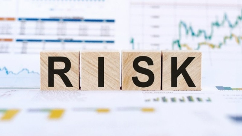 Biểu tượng hoặc hình ảnh minh họa những hạn chế tiềm ẩn khi chỉ sử dụng CPS để đánh giá hiệu quả marketing