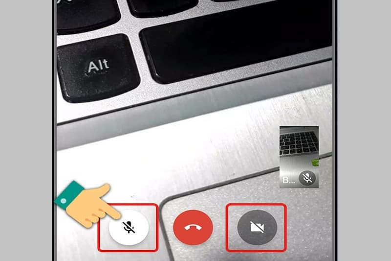 Biểu tượng micro và máy ảnh trên ứng dụng Hangouts di động trong cuộc gọi